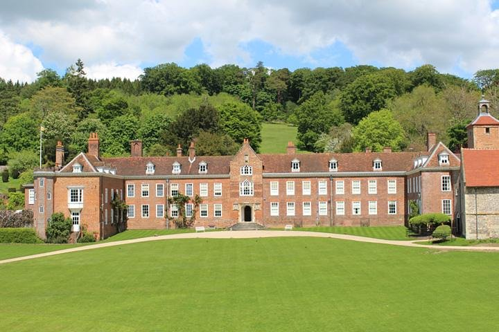Take cover at the Bladen Safe house